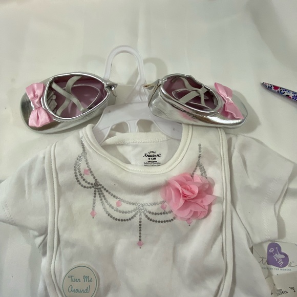 Little treasures  new silver shoes with body suit and feminine little bib - Picture 3 of 5